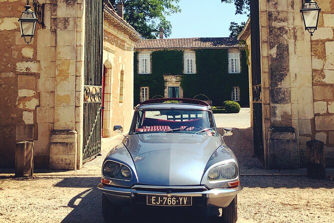 3H private city tour of Bordeaux and vineyard in a Citroën DS - South to the Pessac-Léognan wine estates