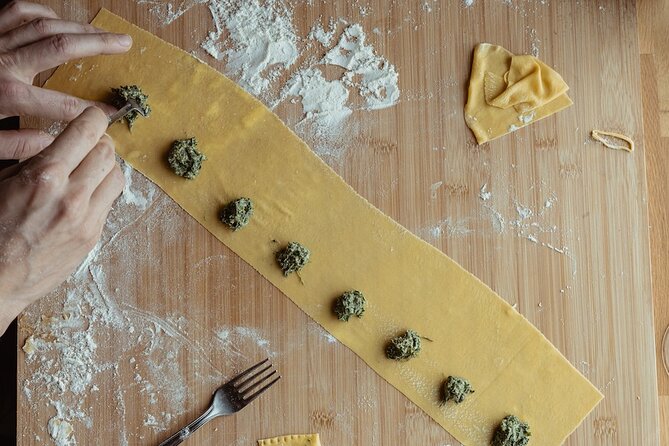 A Brunello Cooking Class with Vineyards View Winery - Who should book this Montalcino experience