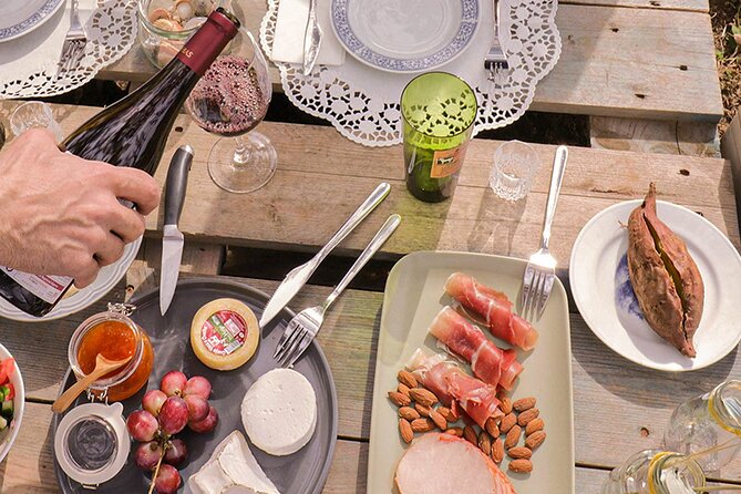 Algarve Romantic Vineyard Picnic in Carvoeiro - The vineyard visit and what it adds