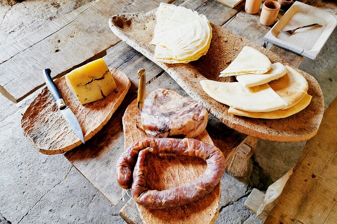 Archeology, visit to a vineyard and wine and pecorino cheese tasting - Five details worth knowing before you book