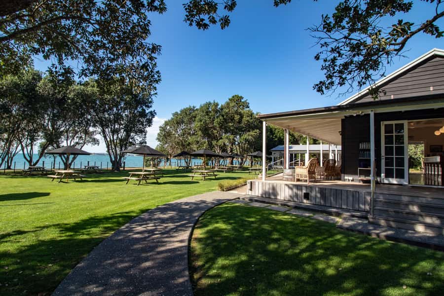 Auckland: Man O' War Vineyard Ferry (Waiheke Island) - The Auckland departure and 90-minute cruise