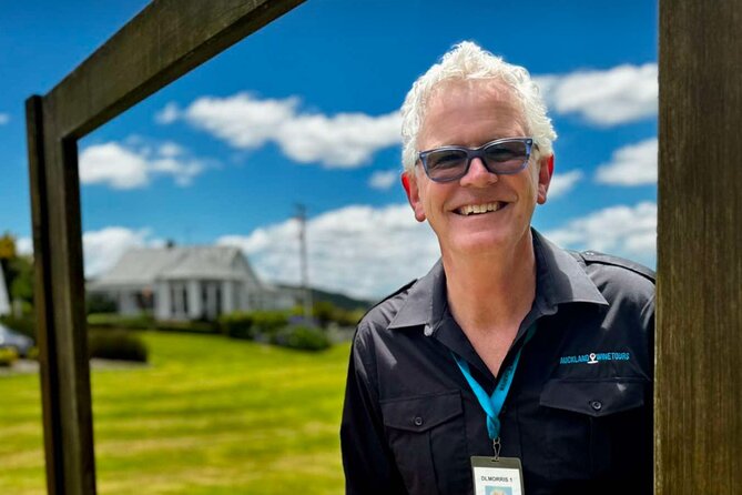 Auckland West Vineyard Tour with lunch and tastings incl - Guides, group size, and the small details that shape the day