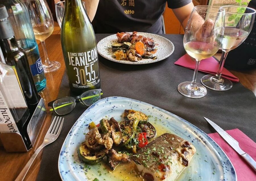 Barcelona: Montserrat with Winery Visit and Farmhouse Lunch - Why this day trip works so well
