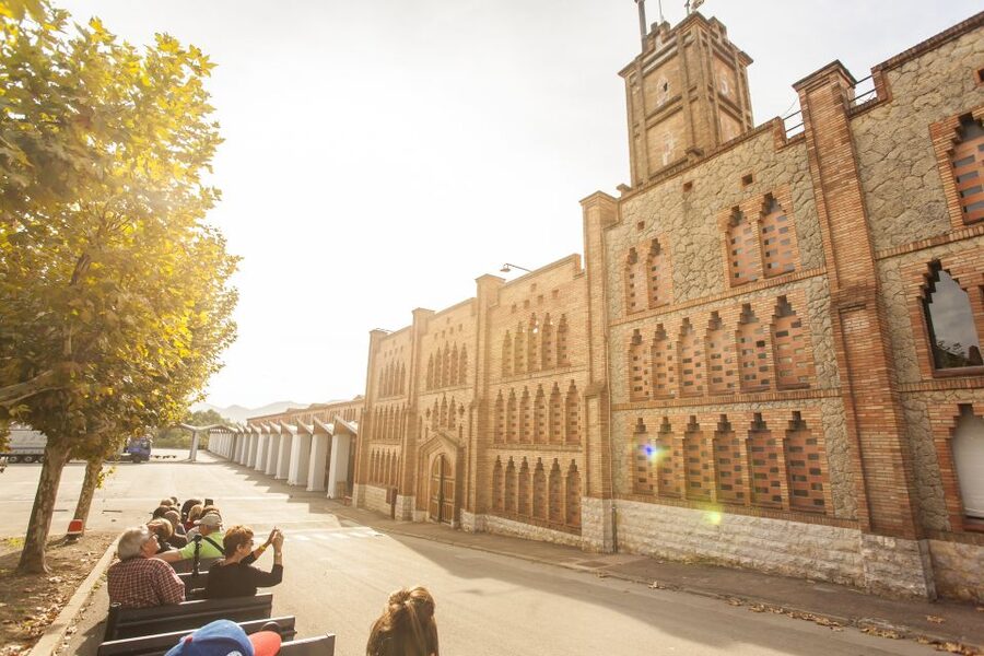 Barcelona: Montserrat with Winery Visit and Farmhouse Lunch - Using the funicular without wasting your morning