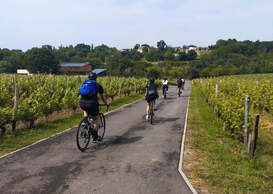 Bordeaux by Gravel Bike : Historic center & vineyards - What makes this Bordeaux bike tour special