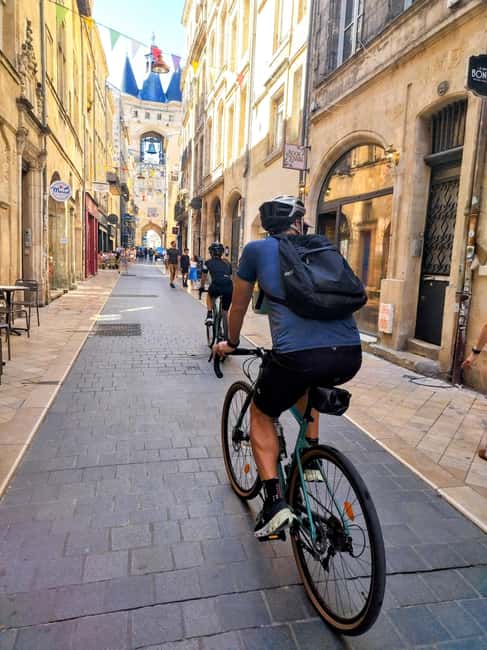 Bordeaux by Gravel Bike : Historic center & vineyards - Starting in Chartrons, Bordeaux’s old wine quarter