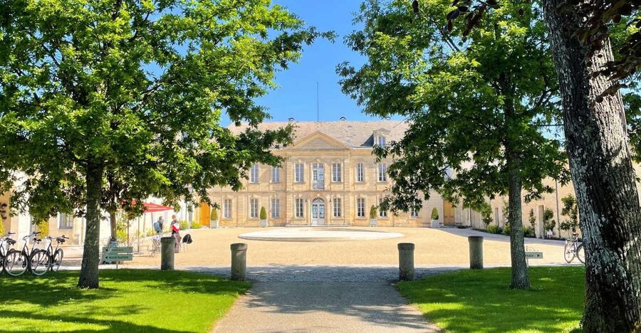 Bordeaux: Médoc & St-Emilion Wine 3 châteaux with lunch - Why this Bordeaux wine day works