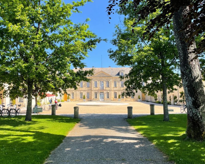 Bordeaux: Médoc & St-Emilion Wine 3 châteaux with lunch - The drive to Médoc sets the scene