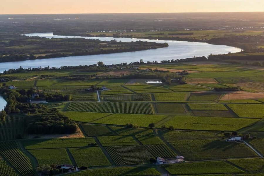 Bordeaux: Panoramic flight over vineyards and castles - Libourne, the Gironde area, and the river views