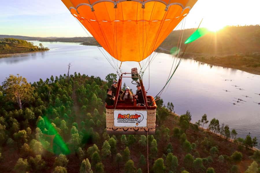 Brisbane: Hot Air Balloon Flight with Vineyard Breakfast - Floating over the Scenic Rim