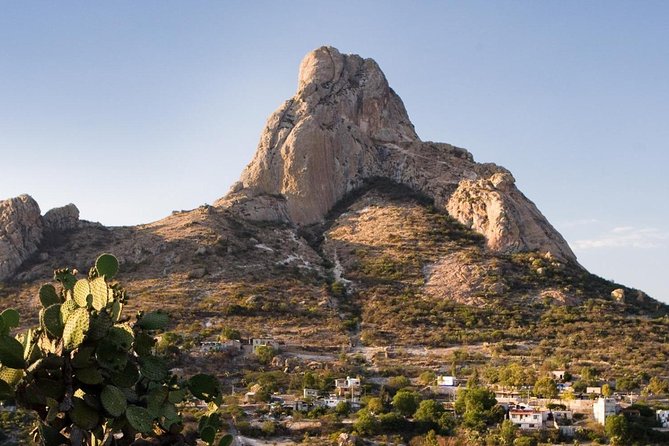 Cheese and Wine Route with 2 Towns, starting from Querétaro - Three hours in Bernal beneath the Peña