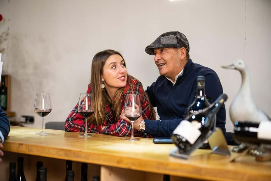 Cinque Terre: tasting in the cellar with visit to vineyards - Inside the cellar with the Arrigoni family