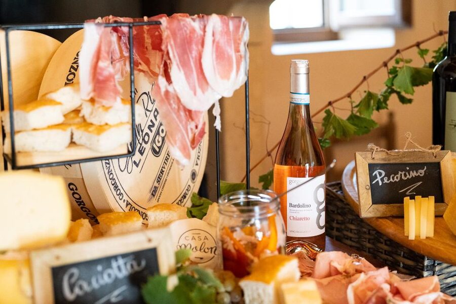 Custoza: Organic Wine Tasting with Vineyard and Cellar Tour - Five Wines With Local Cured Meats and Cheese