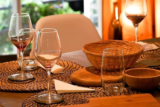Discovery of the Bordeaux vineyard in 3 wines - A wine shop setting, not a vineyard visit