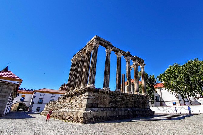 Evora & Alentejo Wine Region Private Luxury Tour - Évora Cathedral: the main paid monument