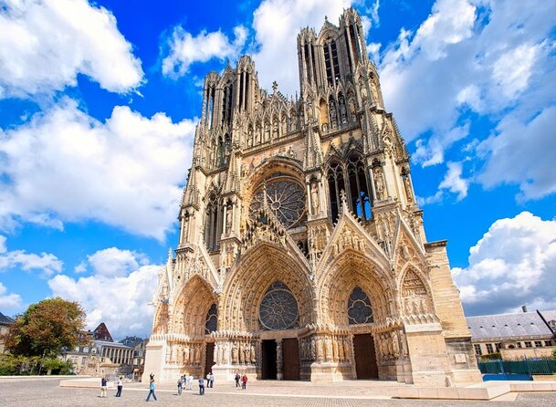 Exclusive Champagne Cellars & Dom Perignon Vineyards tour - Following the Route Touristique du Champagne