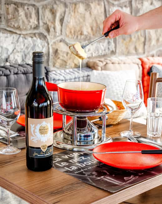 Fondue in the heart of the Lavaux vineyard - What arrives during the two-hour meal