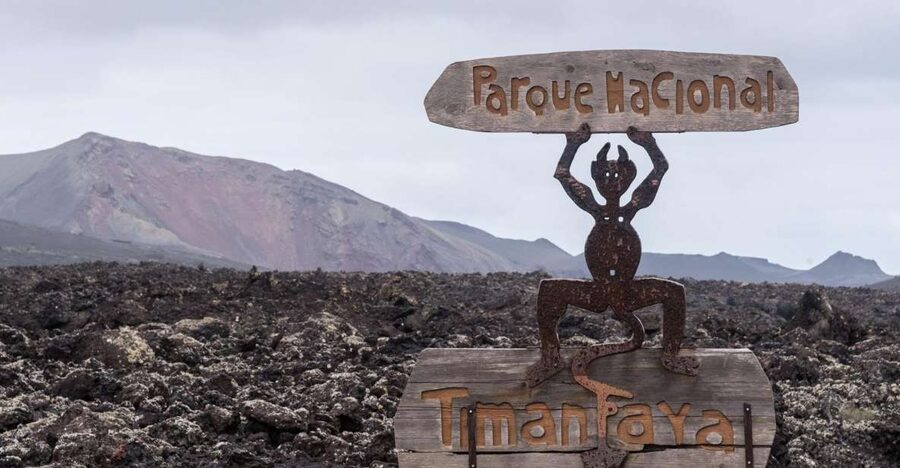 From Fuerteventura: Lanzarote Volcano and Wine Region Tour - La Geria and Lanzarote’s unusual vineyards