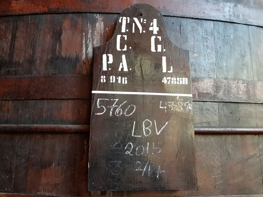 From Porto: Premium Douro Valley 4 Vineyards Tour with Lunch - Who should book this experience