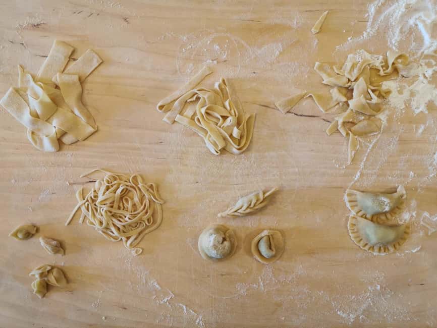 From Rome: Pasta Masterclass & Wine Tour in the Vineyard - Making ravioli, fettuccine, and maltagliati