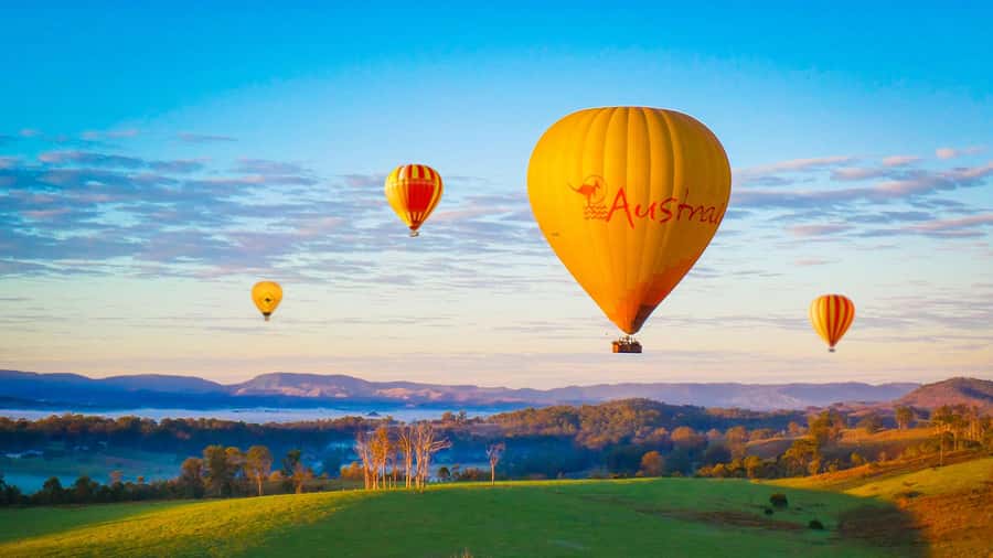 Gold Coast: Hot Air Balloon Flight and Vineyard Breakfast - Sunrise views over the Scenic Rim and coast