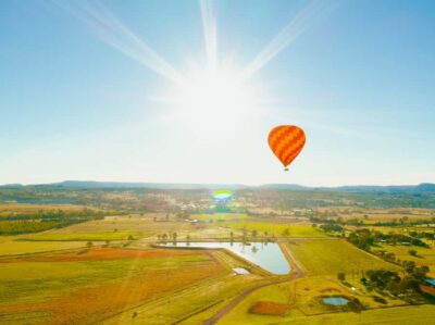 Gold Coast: Hot Air Balloon Flight and Vineyard Breakfast