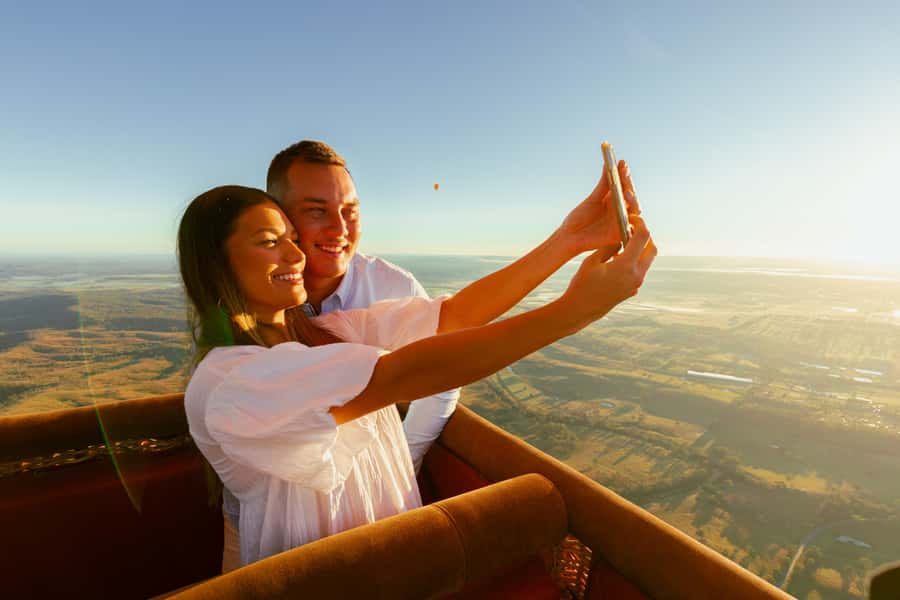 Gold Coast: Hot Air Balloon Flight and Vineyard Breakfast - A vineyard breakfast with bubbles