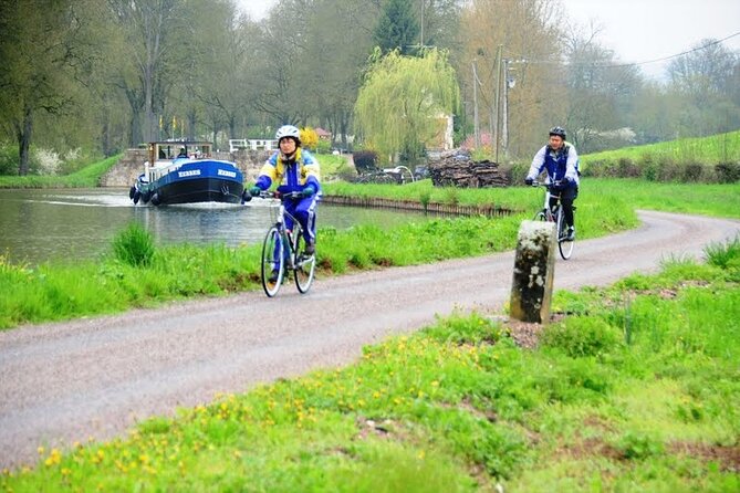 Guided week Bike Tour in France, Burgundy wine region - Day 2: Châteauneuf, Nolay, and the old railway path