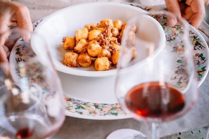 History & Local Wines: Amphitheater, Mitrium and Winery Visit - Meeting your guide in Naples