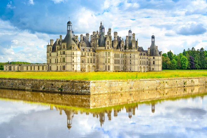 Incredible Loire castles tour with lunch and a vineyard visit - Key points before you book