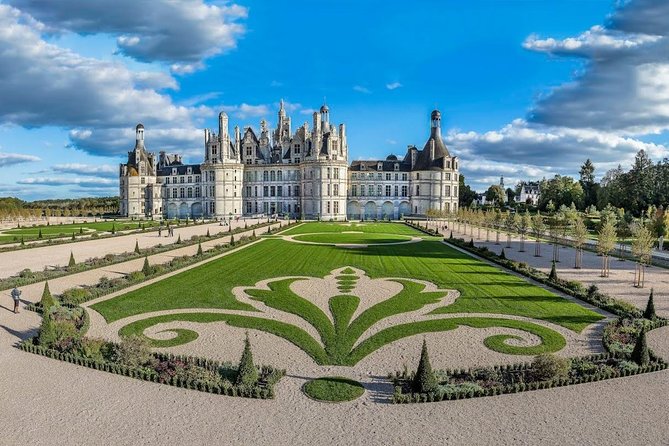 Incredible Loire castles tour with lunch and a vineyard visit - Chambord and its grand royal scale