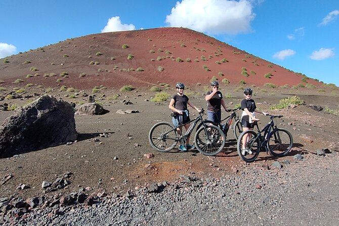 Lanzarote E-Bike Tour: Volcano Craters & Scenic Vineyards - Starting among the craters of Timanfaya