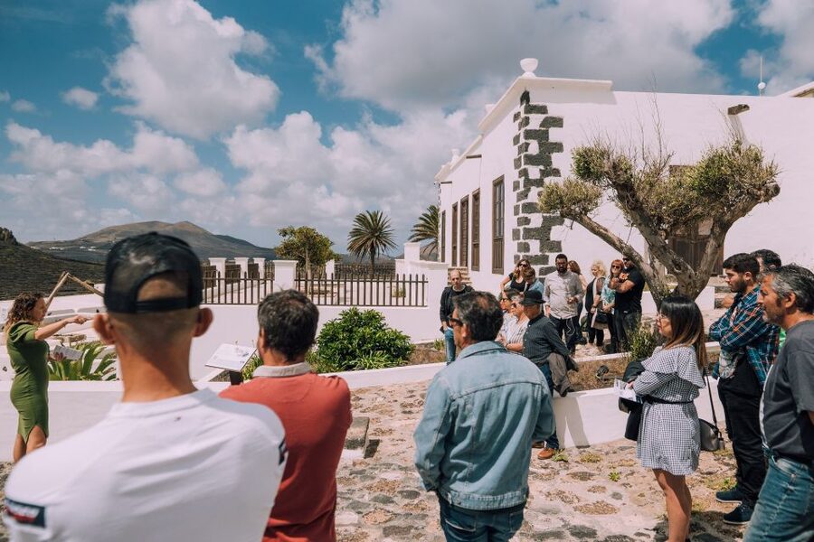 Lanzarote: Vineyard Tour with Wine and Chocolate Tasting - The 40-minute wine and chocolate tasting