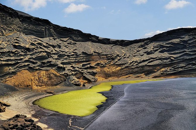 Lanzarote Volcano and Wine Region Tour from Fuerteventura - Guides, buses, and group size