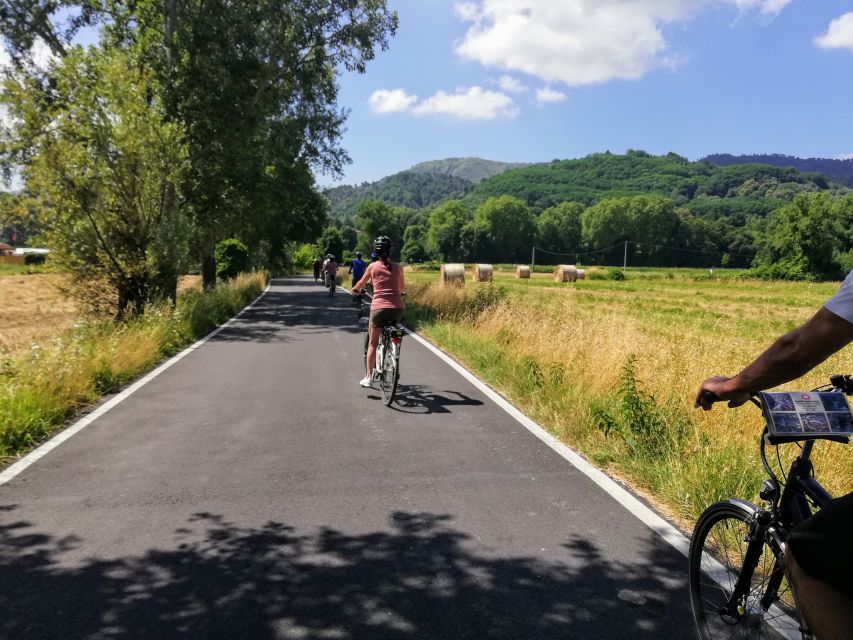 Lucca: Picnic Lunch at a Vineyard by Bike - Leaving Lucca by bike