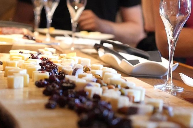 Lunch in the Vineyard: A Scenic Niagara Wine Tour Experience - The guide and the pace of the day