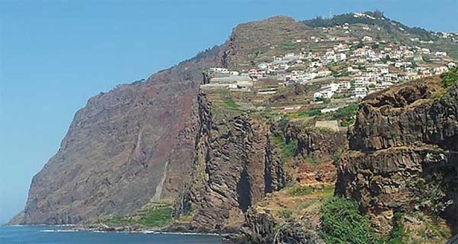 Madeira: Vineyard Tour w/ Wine Tasting & Skywalk - São Vicente and the vineyard visit