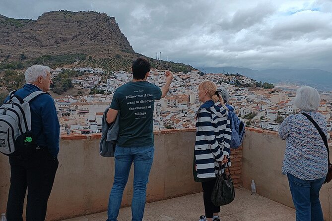 Málaga Small‑Group Wine Tour – Álora Castle Views & 4 Tastings - A first walk through Álora’s old streets