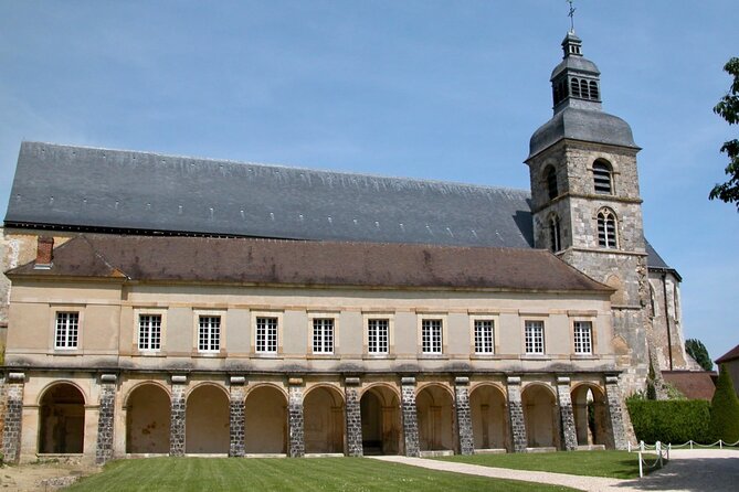 Moet et Chandon Vineyards Cellars 7 tastings Private Champagne - Épernay lunch: a useful break with a planning catch