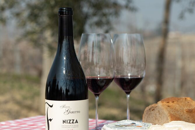Monferrato (Asti): Wine Tour with light lunch picnic in the vineyards - Sorting out the Lake Garda confusion