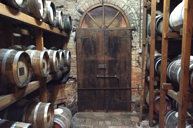 Montepulciano Vineyards Wine Tour with 3 Estates Visit - Three estates give you a better wine education