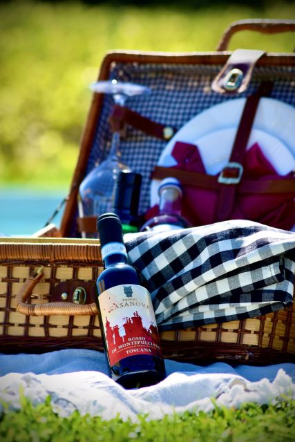 Montepulciano: Winery Tour, Tasting, and Vineyard Picnic - Arriving at Podere Casanova Montepulciano