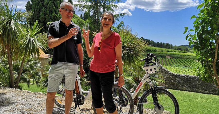 Penedès/BCN: Self-Guided eBike Tour with guided Winery Visit - Small practical details that improve the day