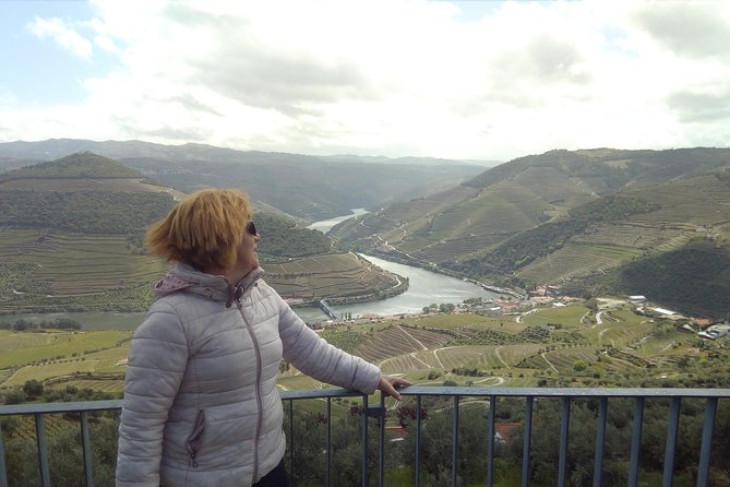 Private Tour in Douro Valley Wine Region & Traditional Lunch - A local lunch with Douro wine