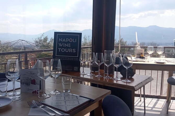 Private Wine Tour,lunch,8 wines, dedicated sommelier and trasport - A private wine day above Naples