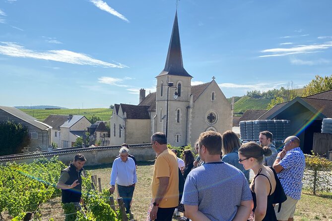 Private wine tour to Sancerre vineyards from Paris with Sommelier - Entering the old village of Sancerre