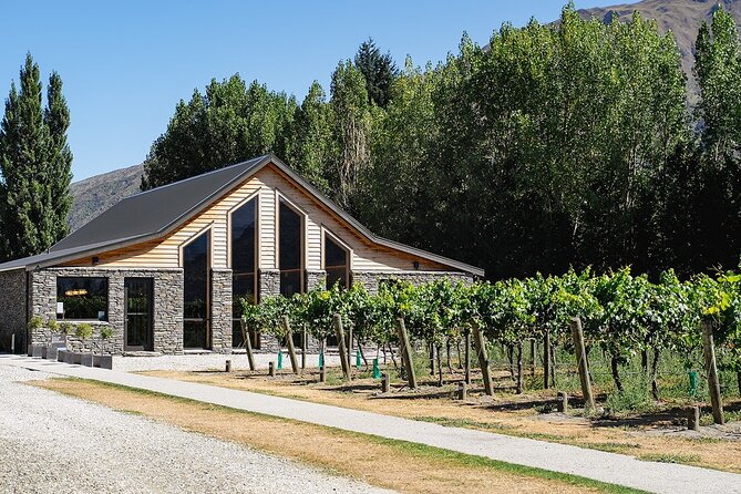 Queenstown Classic Wine Tour: 3 Winery Visits, Cave Tour & Cheese - Small-group travel and the guides