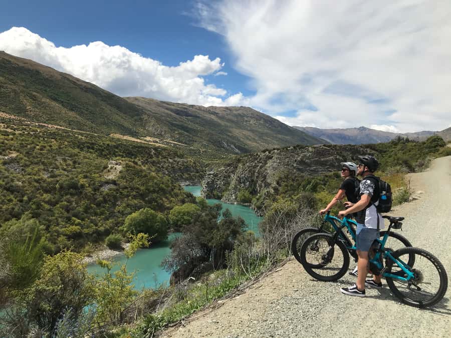 Queenstown: Guided E-Bike Tour with Winery Visits & Tastings - Gibbston Valley and Central Otago vines