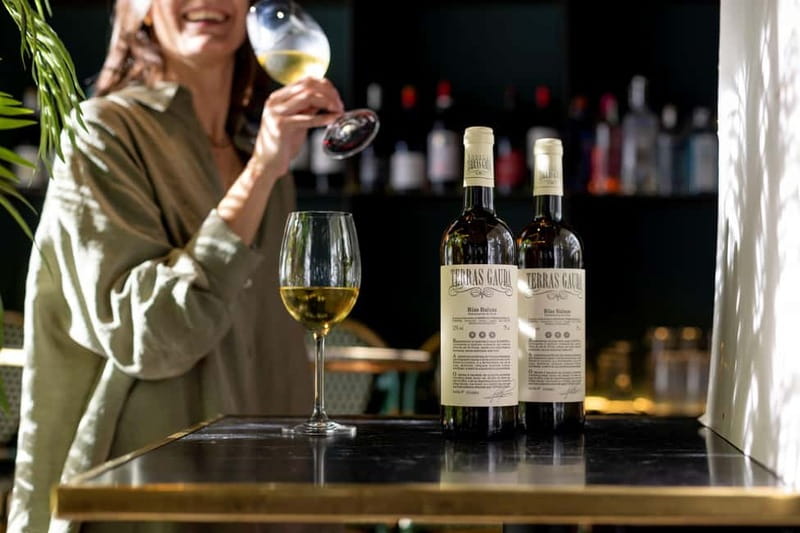 Rías Baixas Albariño Experience: Winery Visit & Cheese - What the small group size changes