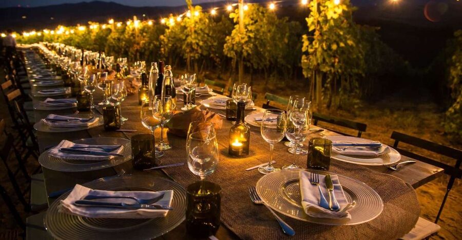 San Gimignano: Romantic Vineyard Dinner - Sitting among the vines near San Gimignano